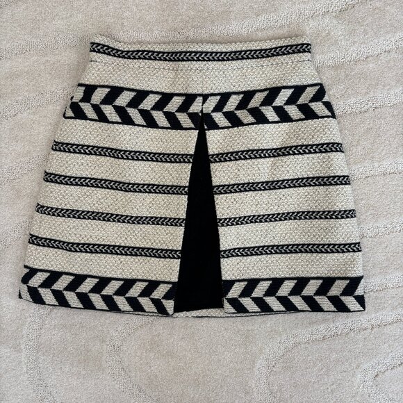 Alice + Olivia Dresses & Skirts - Alice + Olivia Daysi Split Front Mini Skirt